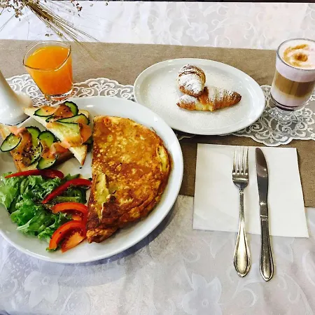 Iron Bridge Hotel Boekovel