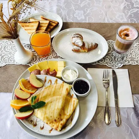 酒店 Iron Bridge 3*