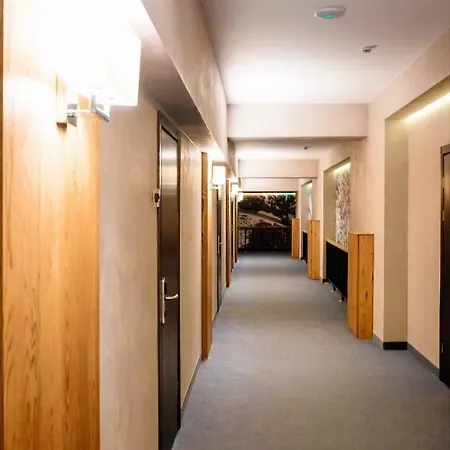 Hotel Iron Bridge Boekovel