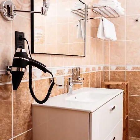 Iron Bridge 3* Boekovel